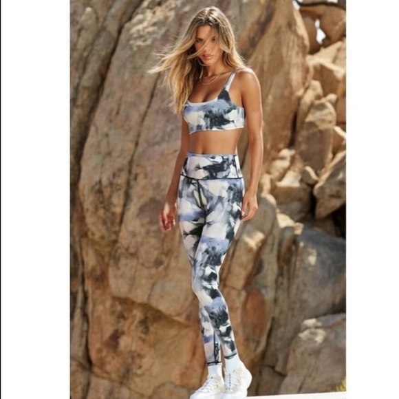 ALO Yoga Pants - ALO Vapor Graffiti Airbrush Sports Bra & High Waist Legging Set Small S $213